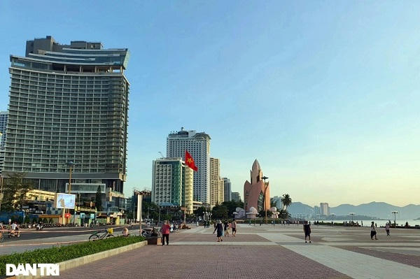 Khánh Hòa: Người vùng vàng được tập thể dục ngoài trời, quán mở bán mang về