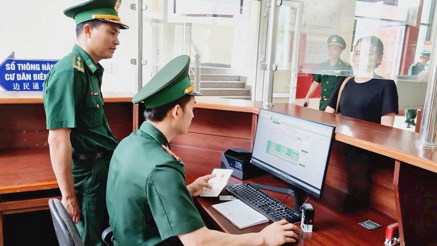 Chính thức vận hành tuyến hành khách xuất nhập cảnh tại lối thông quan Bắc Phong Sinh.