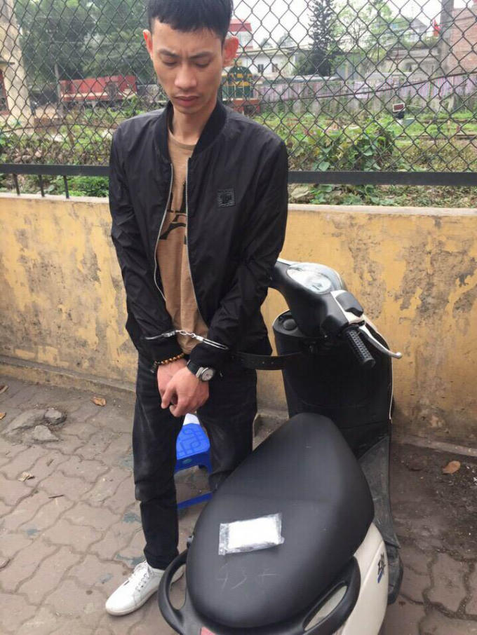 Đối tượng Kiên cùng tang vật bị lực lượng chức năng bắt giữ.