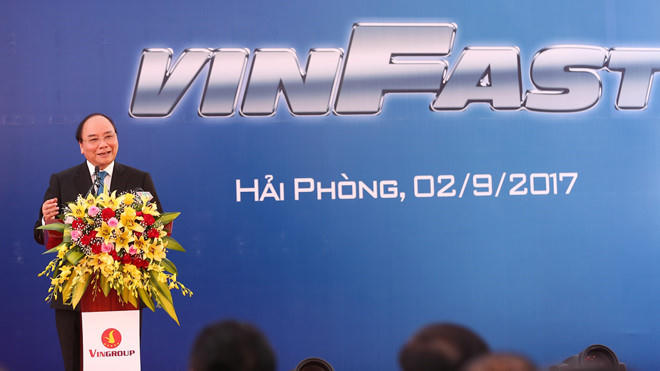Chủ tịch Phạm Nhật Vượng đã, đang và sẽ phải tất bật đi “săn đầu người” cho Vinfast.