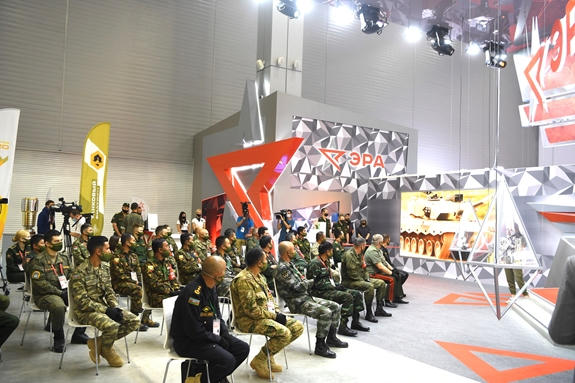 Các đại biểu tham dự lễ bốc thăm. Ảnh: TRỌNG HẢI.