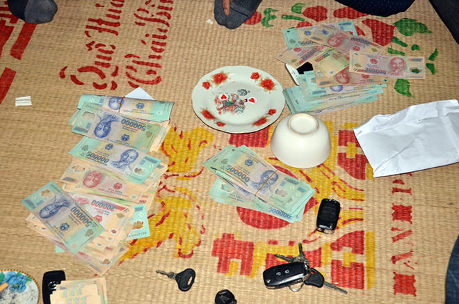 Số tiền 69,100.000 triệu đồng ại chiếu bạc bị cơ quan cảnh sát điều tra thu giữ.