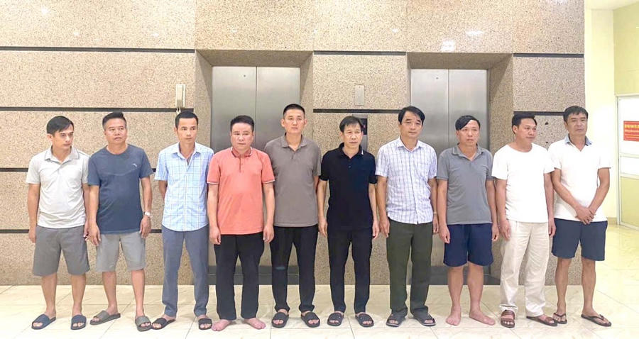 Các đối tượng bị khởi tố về hành vi “Đưa hối lộ, môi giới hối lộ và nhận hối lộ”. (Ảnh: Công an Thanh Hóa)