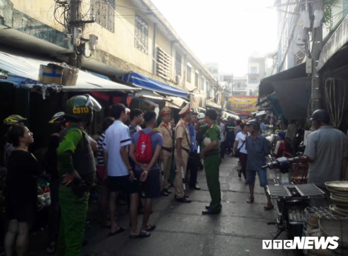 Khoảng 50 cán bộ, chiến sỹ thuộc lực lượng Cảnh sát Cơ động, Cảnh sát 113, Cảnh sát Phòng cháy chữa cháy, Cảnh sát Giao thông cùng công an phường được huy động vây bắt An.