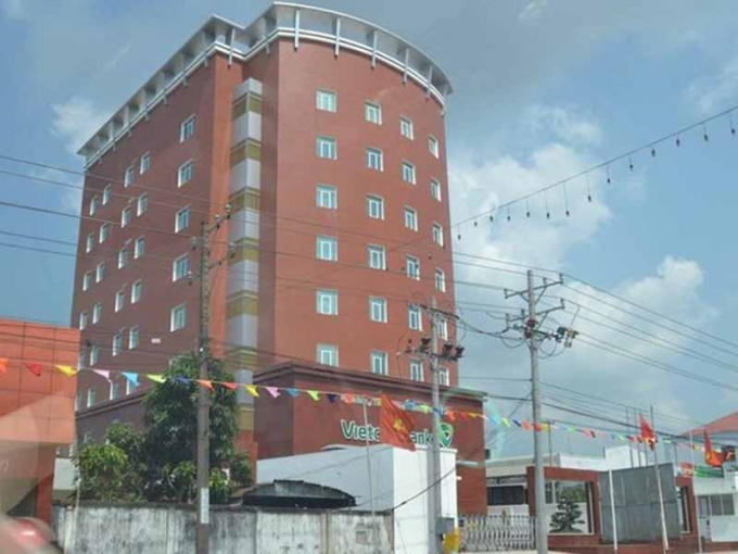 Trụ sở VCB Tây Đô. Ảnh: PLO