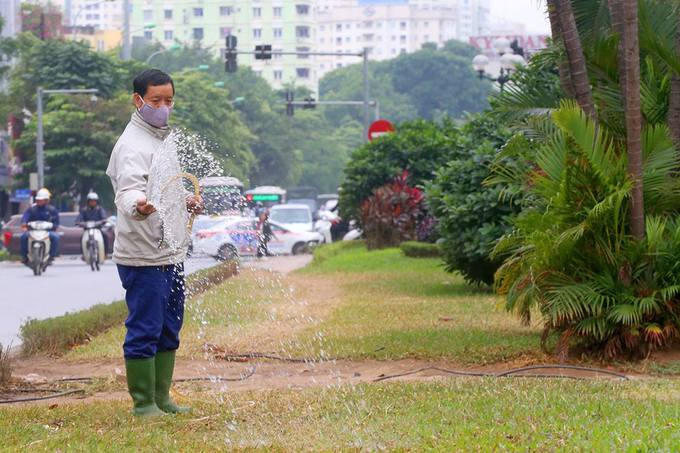Những tuyến phố được xén thảm cỏ, mở rộng đường ở thủ đô