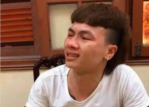 Khá bảnh tại cơ quan Công an.