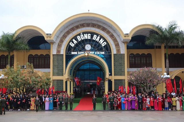 Chủ tịch Kim Jong- un l&ecirc;n t&agrave;u bọc th&eacute;p rời Việt Nam về nước