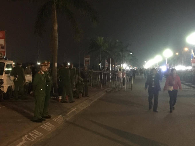 Lực lượng chức năng đang túc trực bảo vệ an ninh tại lễ hội đền Trần.