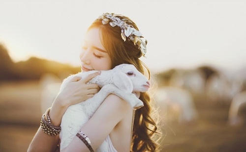 Elly Trần khoe vẻ đẹp nữ thần sau khi sinh con lần 2