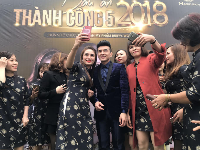Đan Trường: 'Đi diễn vào dịp Tết là sứ mệnh của người nghệ sĩ'