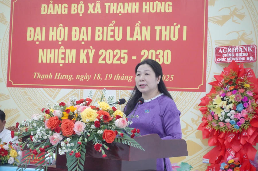 Bà Lê Hồng Thắm Ủy viên Ban Thường vụ Tỉnh ủy, Phó Chủ tịch Thường trực Hội đồng nhân dân tỉnh, phát biểu chỉ đạo Đại hội