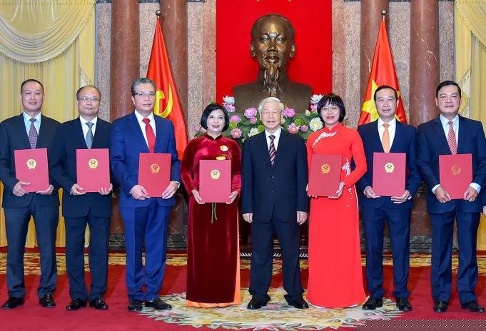 Tổng Bí thư, Chủ tịch nước Nguyễn Phú Trọng trao quyết định bổ nhiệm các Đại sứ.