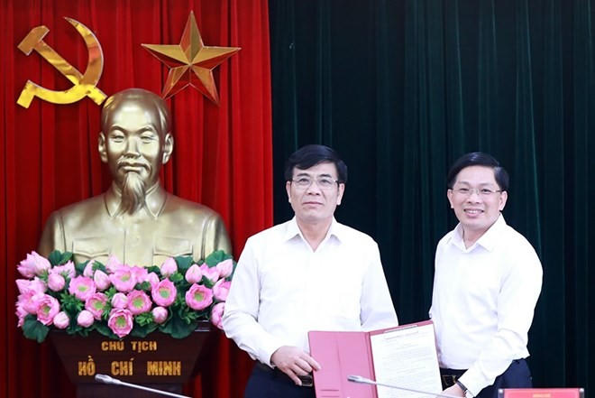 Trao Quyết định bổ nhiệm Phó Vụ trưởng, Ban Nội chính Trung ương - Ảnh Ban Nội Chính Trung ương.