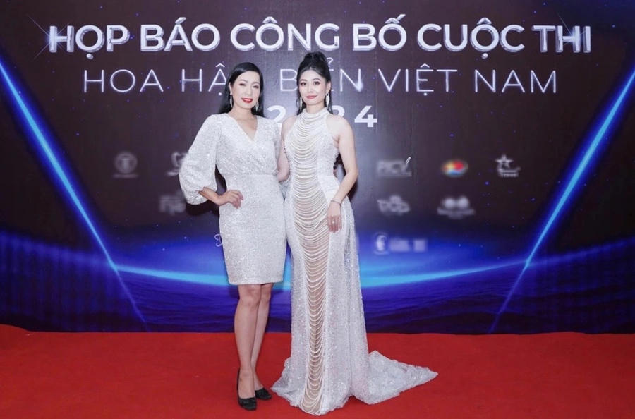 NSND - Á hậu Trịnh Kim Chi và bà Lê Thị Thơ - Chủ tịch cuộc thi Hoa hậu Biển Việt Nam 2024. Ảnh: BTC