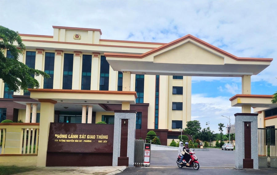 Trụ sở Phòng CSGT Công an tỉnh: Số 119, đường Nguyễn Văn Cừ, phường Bạc Liêu, tỉnh Cà Mau.