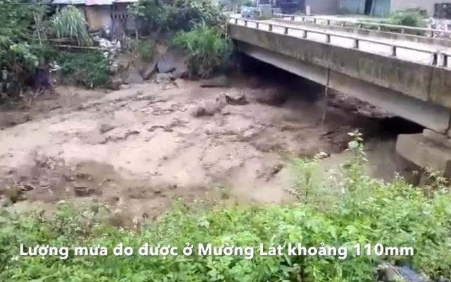 Thanh Hóa: 54 ngôi nhà bị cuốn trôi, 14 người mất tích sau cơn lũ bất ngờ ập xuống