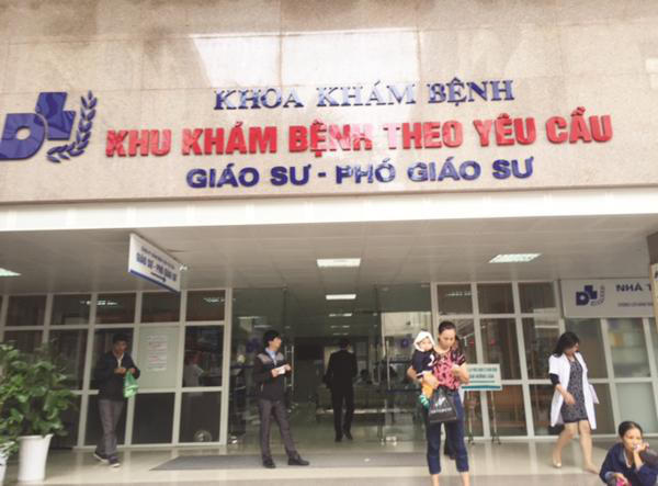Khoa khám bệnh Giáo sư, Phó Giáo sư luôn đông bệnh nhân.