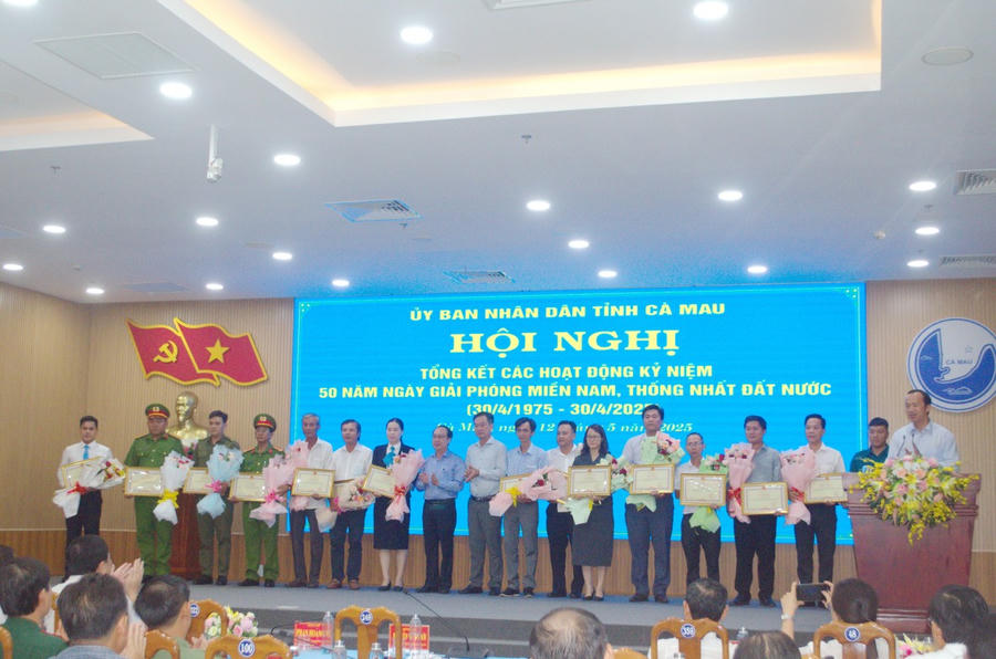 Lãnh đạo tỉnh Cà Mau, tặng Bằng khen cho tập thể và cá nhân có thành tích xuất sắc tiêu biểu trong các hoạt động kỷ niệm 50 năm Ngày Giải phóng miền Nam thống nhất đất nước (30/4/1975 - 30/4/2025).