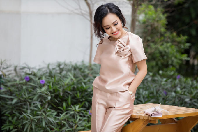 Diện đồ đẹp duy&ecirc;n d&aacute;ng v&agrave; đầy l&ocirc;i cuốn như BTV Ho&agrave;i Anh nh&acirc;n ng&agrave;y 8/3