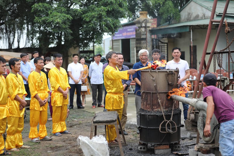 Ban tổ chức thực hiện nghi lễ Chập lửa đúc Trống đồng chương trình” Hào khí non sông” tại Đông Sơn, Thanh Hóa