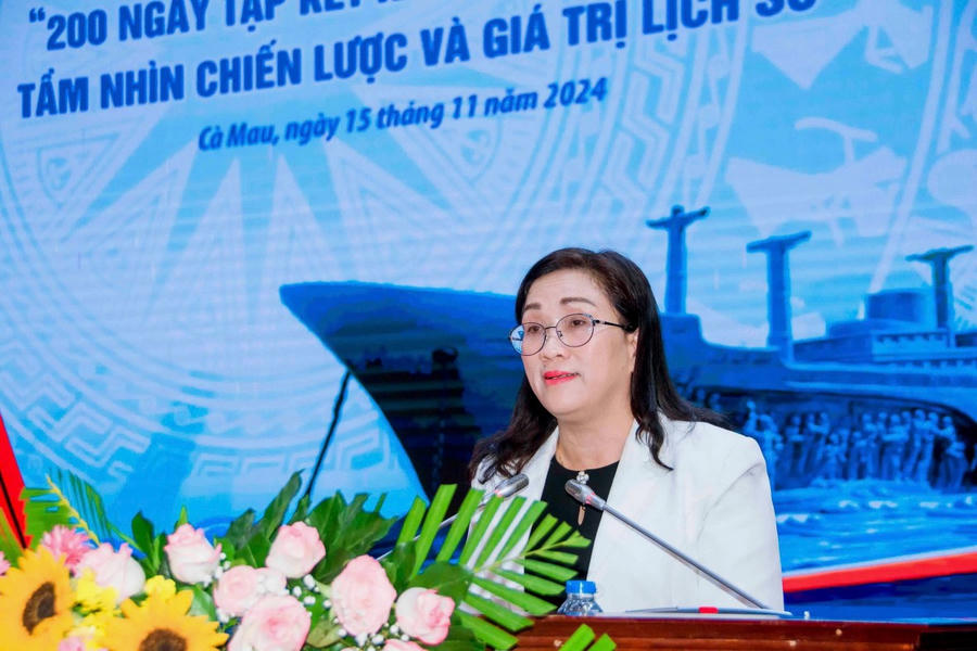 Bà Đinh Thị Mai - Phó trưởng Ban Tuyên giáo TW, phát biểu tại Hội thảo.