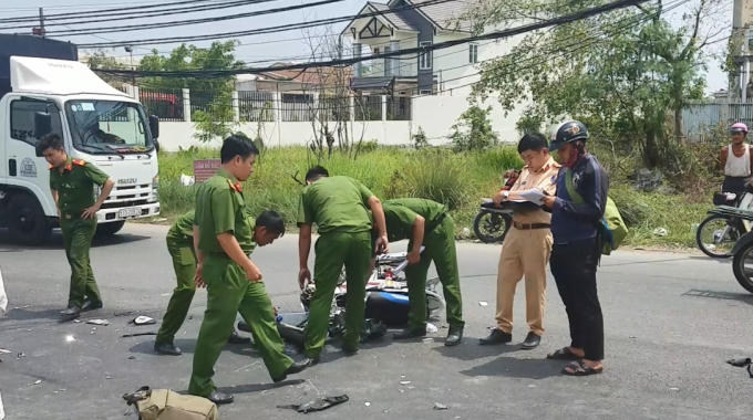 Lực lượng chức năng khám nghiệm hiện trường
