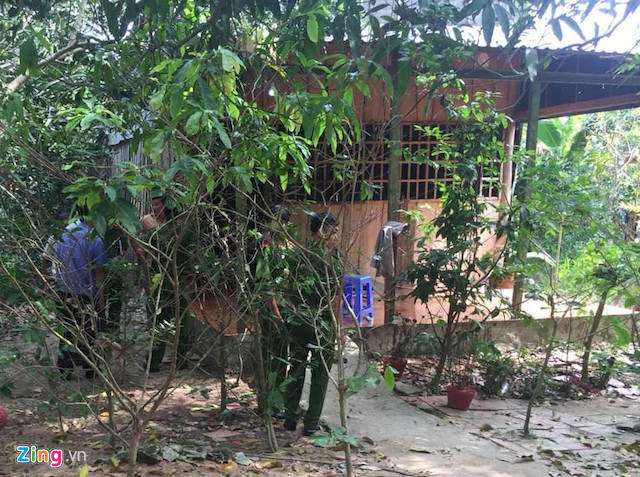 Hiện trường nơi xảy ra án mạng khiến người chồng tử vong, vợ bị thương. (Ảnh: Zing.vn)