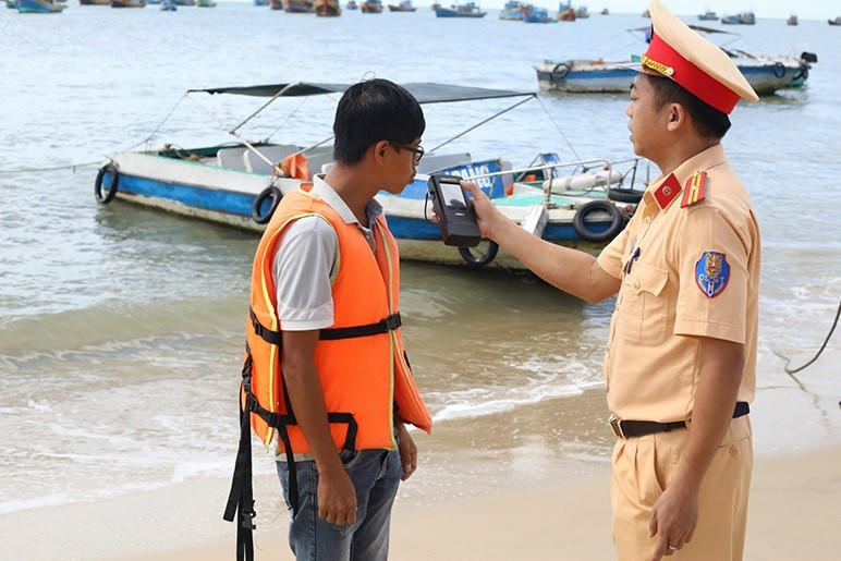 Nhiều trường hợp vi phạm ma tuý, nồng độ cồn khi tham gia giao thông (ảnh: Công an tỉnh Bình Thuận cung cấp)