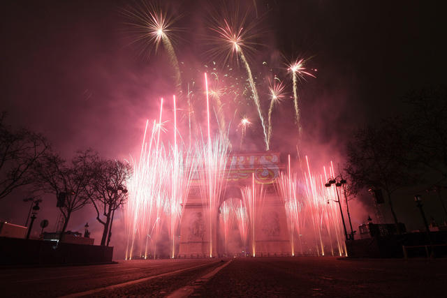 Paris trong đêm giao thừa.