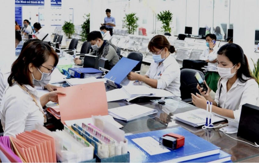 Công chức tự nguyện xin thôi việc hoặc bị cho thôi việc được hưởng chế độ, chính sách nào.