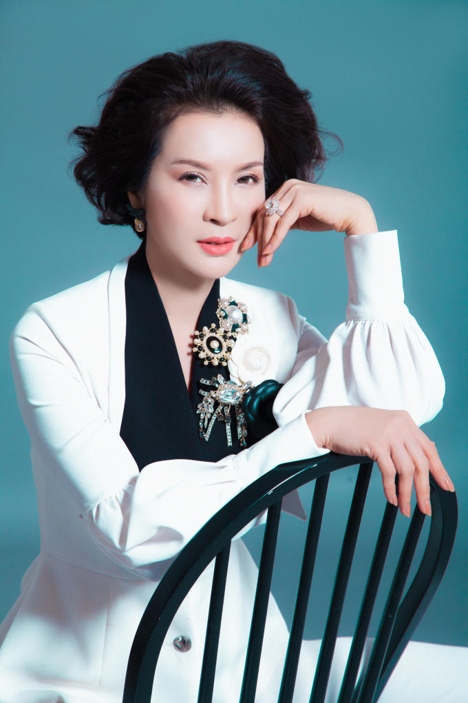 Ở tuổi 45, MC Thanh Mai vẫn quyến rũ đến