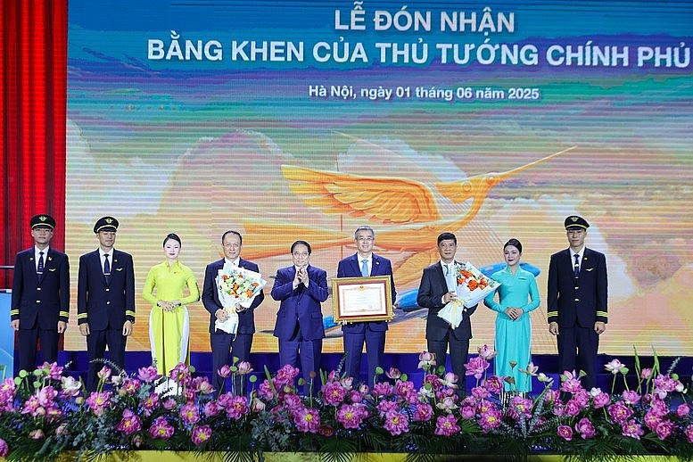 Thủ tướng tặng Bằng khen cho Vietnam Airlines.