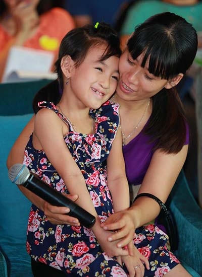 Nụ cười trái tim mang yêu thương đếm trẻ em khe hở môi, hở hàm ếch trên toàn lãnh thổ Việt Nam.