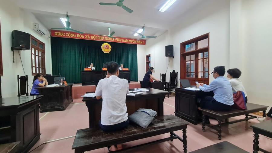 Quang cảnh phiên xử vụ đòi nợ ngày 3/6/2025 của TAND TP Tuyên Quang, tỉnh Tuyên Quang.