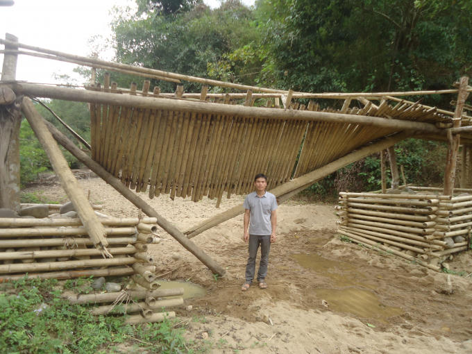 Năm nào người dân cũng phải quyên góp tiền của và sức người để làm lại cầu...