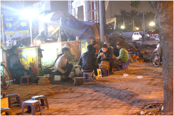 Nhiều người chọn cho mình chén trà nóng để làm ấm bụng dưới thời tiết "cắt da, cắt thịt"