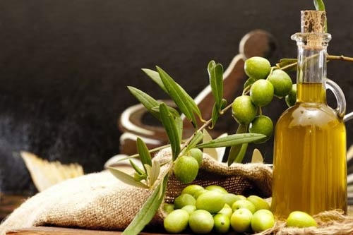 "Dầu dùng cho trẻ em là đối tượng chuyên biệt, nếu có điều kiện dùng thì tốt hơn dầu thông thường khác", BS Nguyễn Văn Tiến.