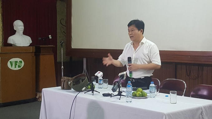 Chủ tịch Hội đồng Quản trị Công ty Vận tải Thủy - UVBCH sau khi cổ phần hóa Hãnng phim truyện Việt Nam nói với các nghệ sĩ “Nếu các anh thiếu tiền để làm phim tôi Công ty sẽ cho vay”.