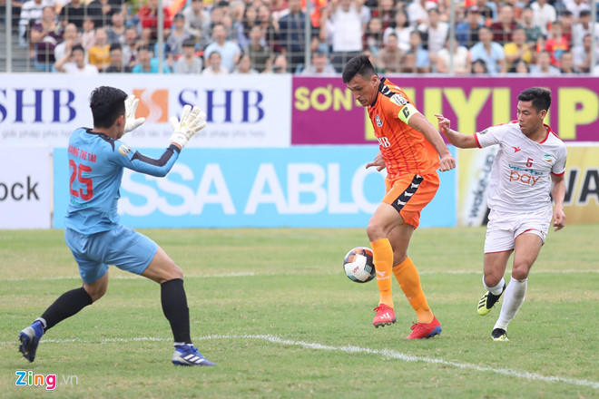 SHB Đà Nẵng bản lĩnh hơn hẳn đối thủ. (Ảnh: Kiệt Trần - Zing).