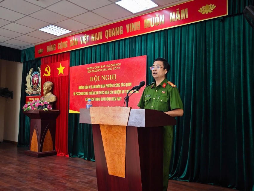 Trung tá Nguyễn Tuấn Dũng, Đội chữa cháy và cứu nạn, cứu hộ khu vực số 12 triển khai các nội dung chính tại Hội nghị.