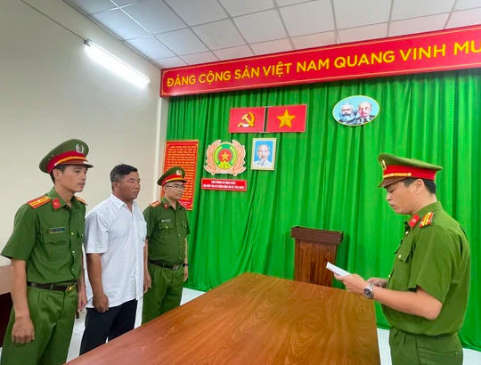 Vì sao giám đốc Chi cục đăng kiểm Long An cùng 8 người khác bị Công an TP HCM khởi tố?