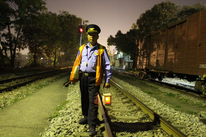 Nụ cười đêm Giao thừa - Người đi bộ bốn vòng chu vi trái đất