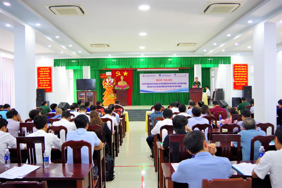 H4 Quang canh hoi nghi