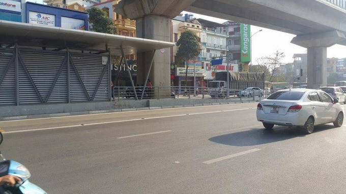 Khu vực nhà chờ trên đường Quang Trung, Hà Đông, Hà Nội.