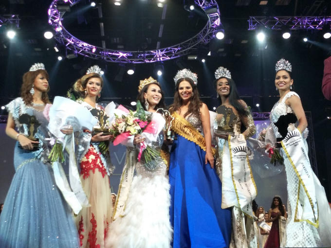 Trâm Lưu đăng quang Mrs Universe 2017.