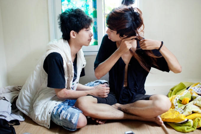 Công chúng biết đến tên tuổi Mika Elan qua những bức ảnh tài liệu ghi lại cuộc sống của những cặp đôi đồng tính tại Việt Nam. Ảnh: Internet