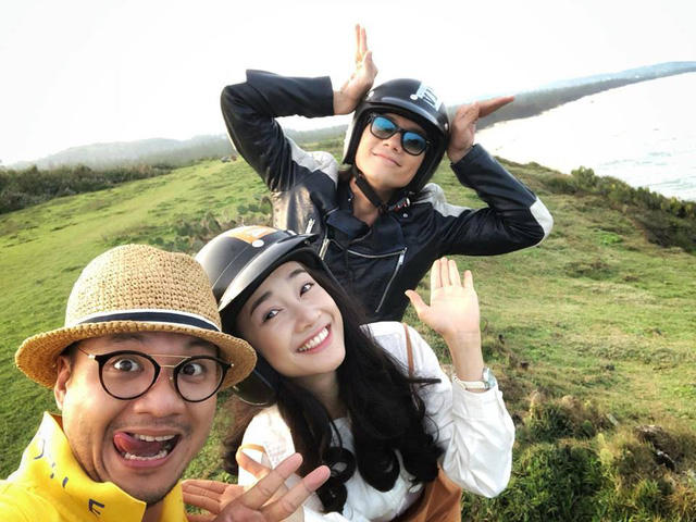 Đồng thời dạo gần đây Nhã Phương thường xuyên like ảnh trên trang cá nhân của Nhan Phúc Vinh cũng như xuất hiện trên trang của nam diễn viên do chính anh chia sẻ.