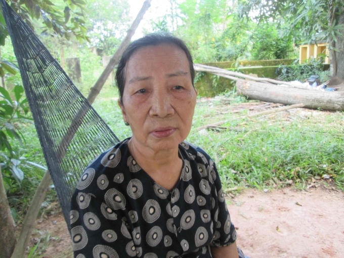 Bà Nguyễn Thị Yến (SN 1945, thôn Phú Mỹ) cho biết, con của bà đã dọn đến nơi khác ở để tránh bụi và tiếng ồn.