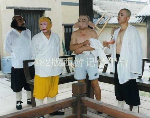 4 thầy trò cởi trần tạo dáng. Ảnh: internet.